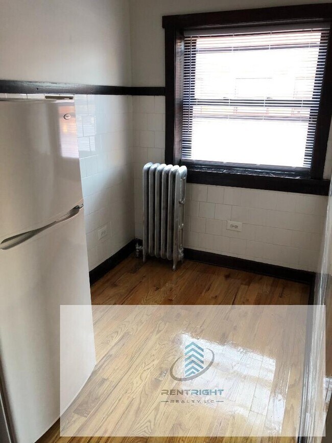 4019 W Irving Park Rd in Chicago, IL - Building Photo - Building Photo