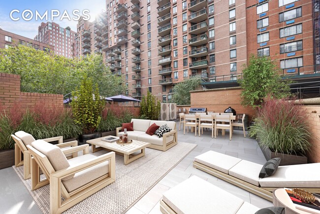 340 Albany St in New York, NY - Building Photo - Building Photo