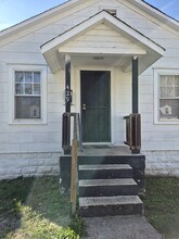 429 Shirley Ave in Ferguson, MO - Building Photo - Building Photo