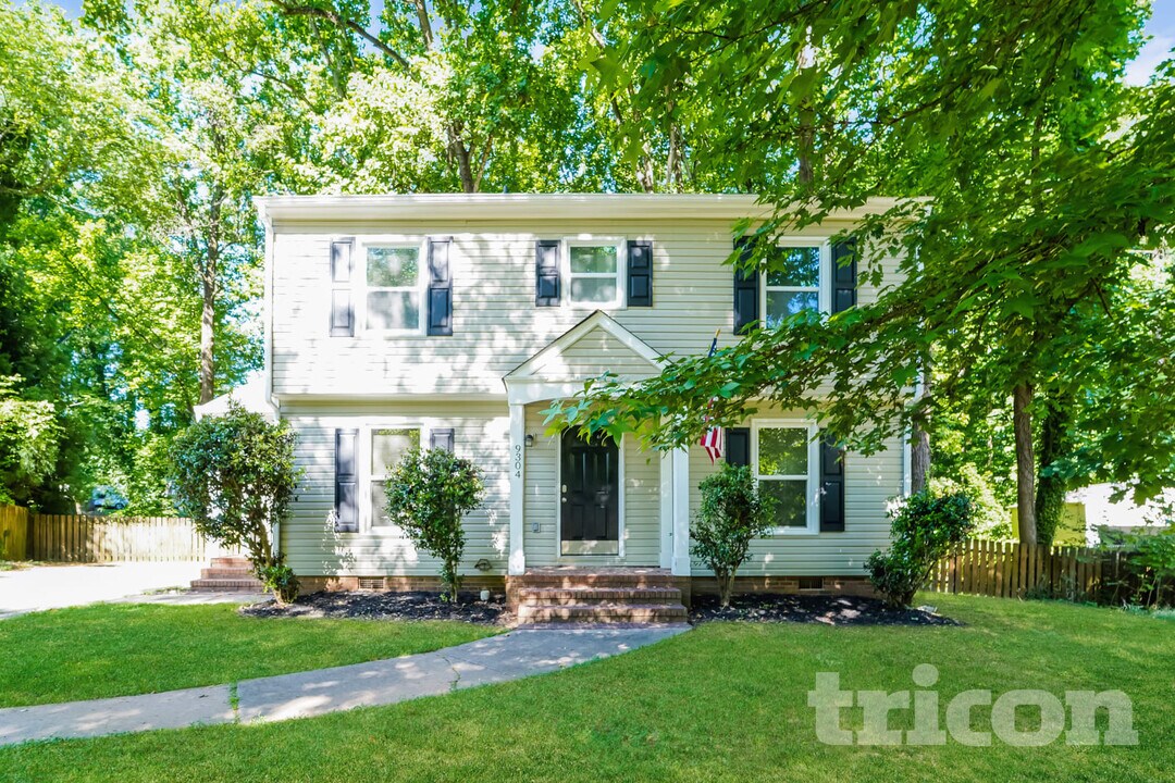 9304 Harps Mill Ct in Charlotte, NC - Foto de edificio
