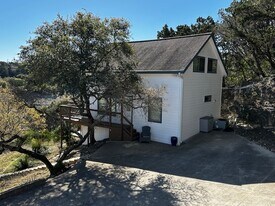 1118 Blue Bill Cove Dr in Lakehills, TX - Building Photo