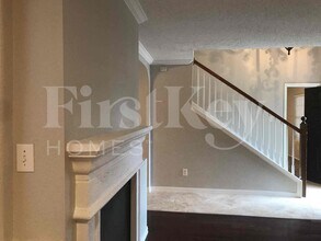 621 Stellaway Dr in Desoto, TX - Foto de edificio - Building Photo