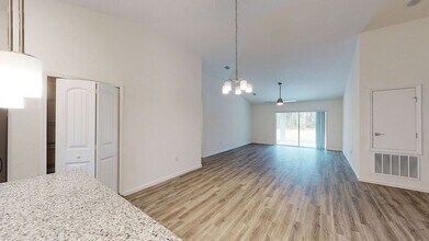 1025 Tevis St SE in Palm Bay, FL - Building Photo - Building Photo
