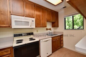 18 Somerset Pl in Novato, CA - Building Photo - Building Photo