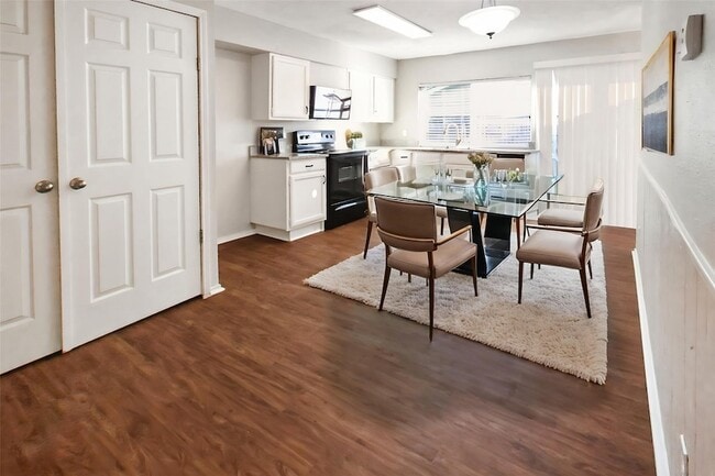 6400 Pine St in Rowlett, TX - Building Photo - Building Photo