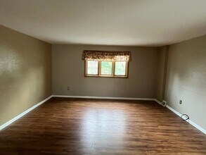 124 Meadow Ln in Philadelphia, PA - Building Photo - Building Photo