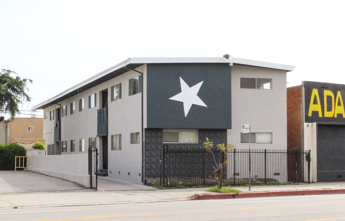 5614 W Adams Blvd in Los Angeles, CA - Foto de edificio