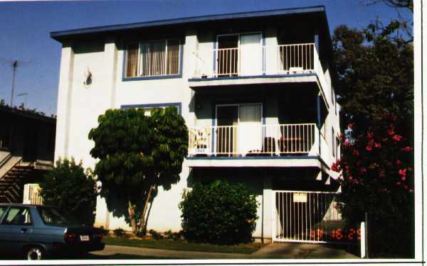 2460 Linden Ave in Long Beach, CA - Building Photo - Building Photo