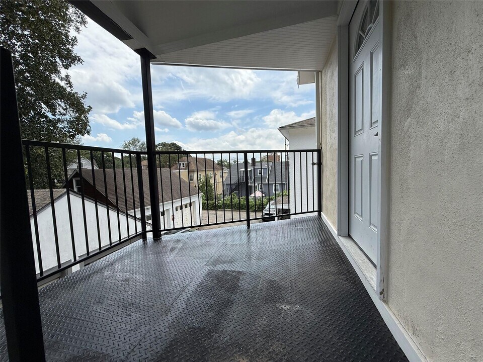 423 Halstead Ave in Mamaroneck, NY - Building Photo