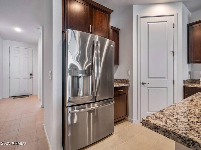 6940 W Beth Dr in Phoenix, AZ - Building Photo - Building Photo