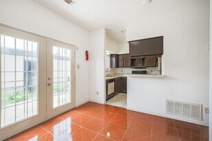 12500 Brookglade Cir, Unit 206 in Houston, TX - Building Photo