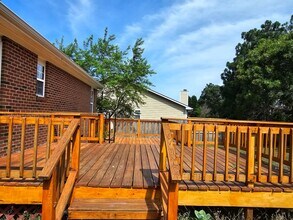 1049 Alexwood Dr in Hope Mills, NC - Building Photo - Building Photo