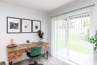 ReNew Danbury in Danbury, CT - Foto de edificio - Interior Photo