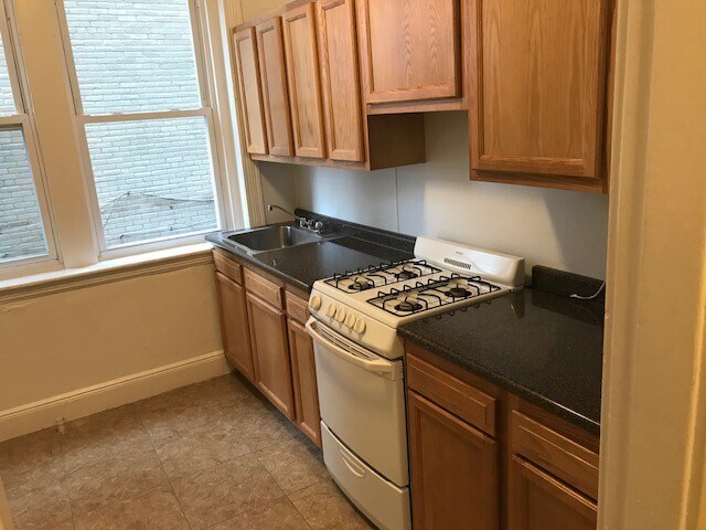 1750 Commonwealth Ave, Unit 1687-32 in Boston, MA - Foto de edificio - Building Photo