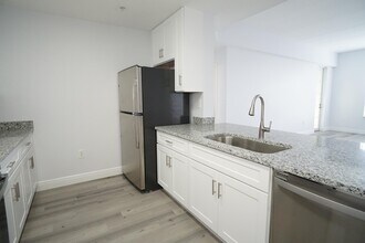 1200 Town Center Dr in Jupiter, FL - Building Photo - Building Photo