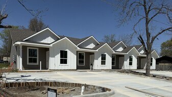 1612 W 5th St in Caldwell, TX - Building Photo