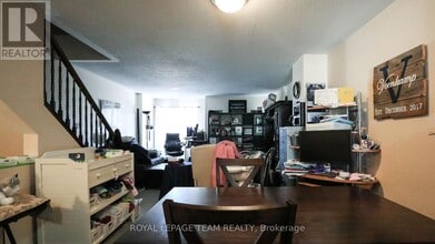544 Chapman Mills Dr in Ottawa, ON - Building Photo - Building Photo