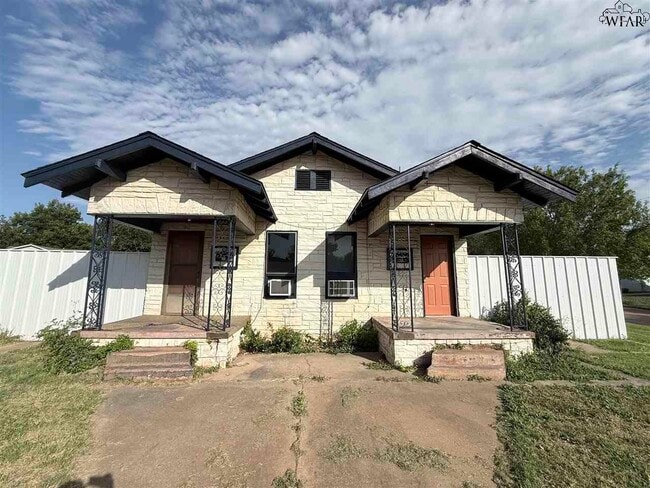 property at 614 Sunset Dr