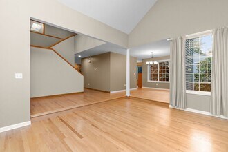 12357 76th Ct NE in Kirkland, WA - Building Photo - Building Photo