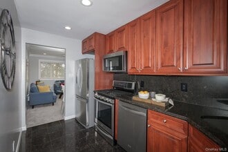 40 Broadway in Amityville, NY - Building Photo - Building Photo