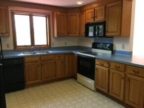 38 Old Pond Rd in Buxton, ME - Building Photo - Building Photo