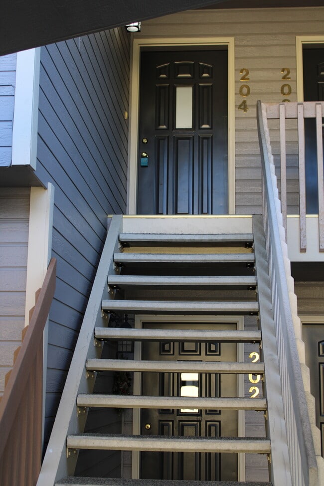 property at 1315 N Western Ave