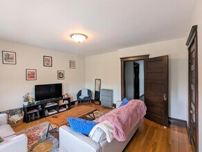 92 Powder House Blvd in Somerville, MA - Foto de edificio - Building Photo