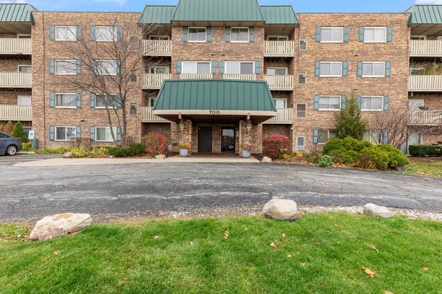 700 Perrie Dr, Unit 700 Perrie Dr in Elk Grove Village, IL - Foto de edificio