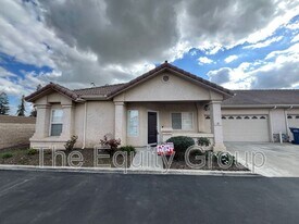 2421 Capitol Ct in Tulare, CA - Building Photo