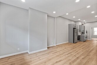 24-42 43rd St-Unit -1 in Queens, NY - Building Photo - Building Photo