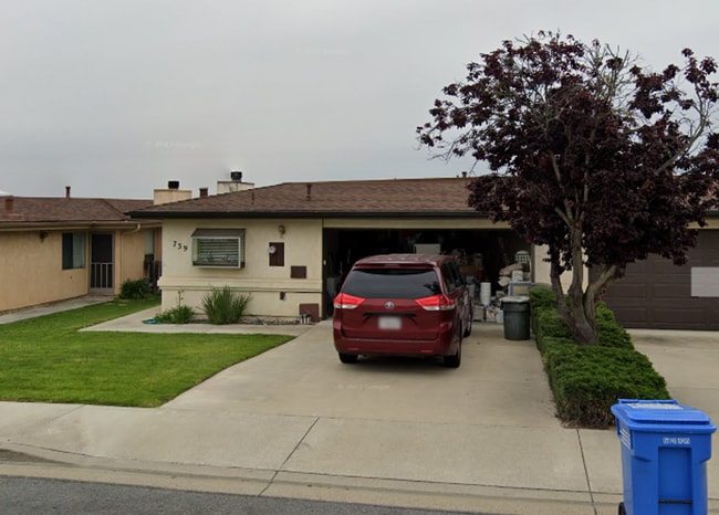 739 Vista Pacifica Cir