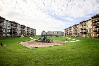 Welcome to Huntington Village in Sioux Falls, SD - Foto de edificio - Building Photo
