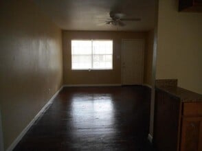 721 Champs St in Channelview, TX - Foto de edificio - Building Photo