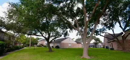 6432 Bankside Dr in Houston, TX - Foto de edificio - Building Photo