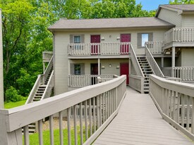 9151 S Pointe Retreat Dr, Unit Pointe Retreat Unit #13 in Bloomington, IN - Building Photo