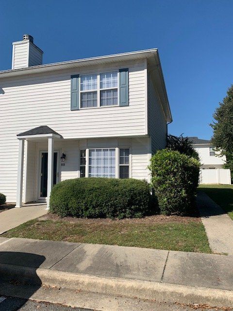 3835 Sterling Pointe Dr in Winterville, NC - Foto de edificio