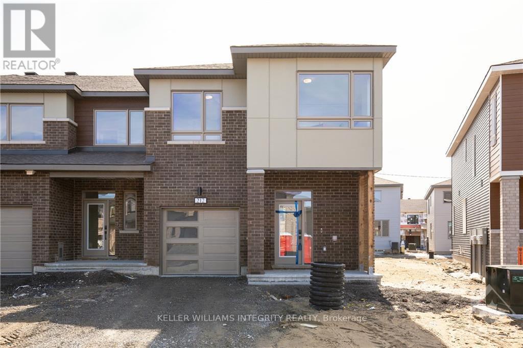 212 Ormiston Cres in Ottawa, ON - Building Photo