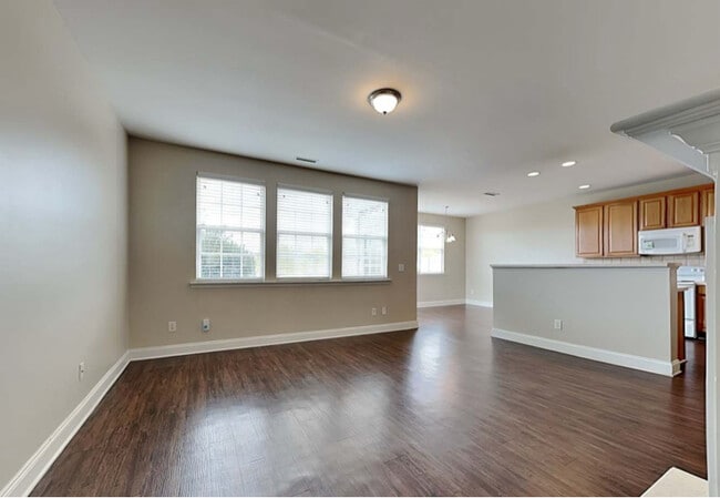 208 Edgecroft Way in Fuquay Varina, NC - Foto de edificio - Building Photo