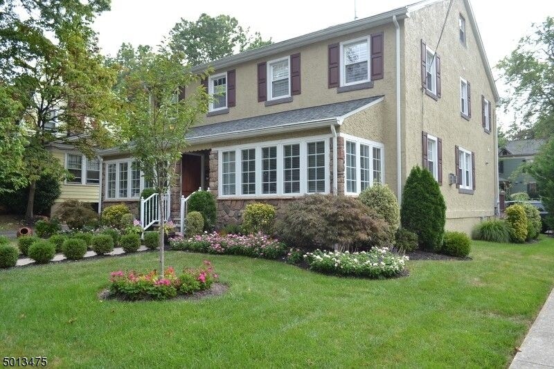 402 E Dudley Ave in Westfield, NJ - Building Photo