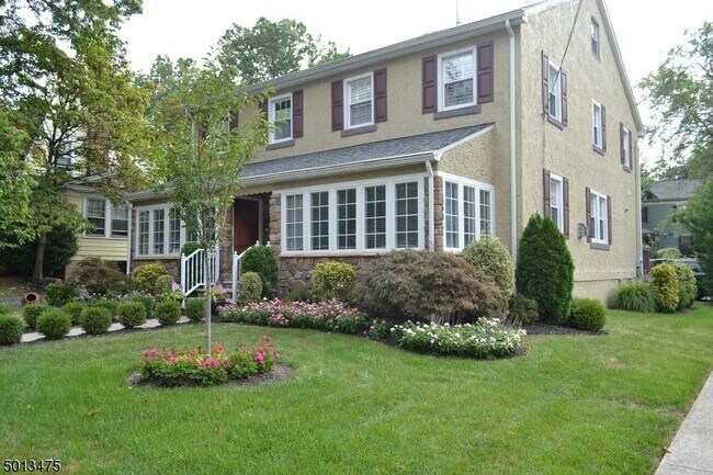 property at 402 E Dudley Ave