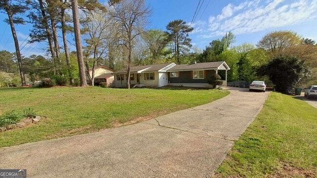 490 Village Green Ct SW in Lilburn, GA - Building Photo - Building Photo