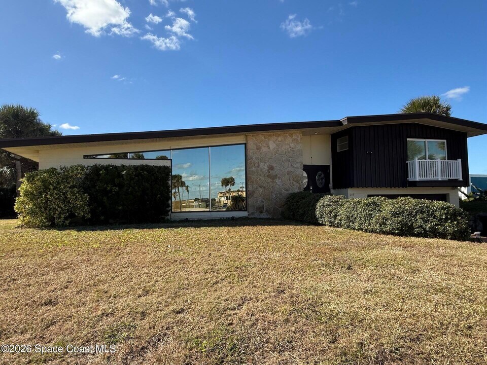 1153 Belaire Dr in Daytona Beach, FL - Building Photo