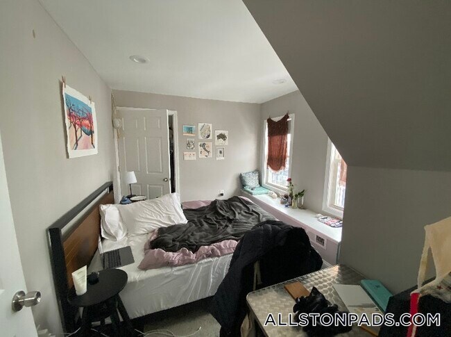 77 Linden St, Unit 3 in Boston, MA - Building Photo - Building Photo