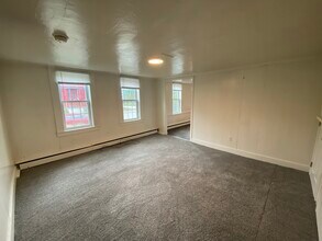 18 Maple St, Unit #1 in Concord, NH - Building Photo - Building Photo