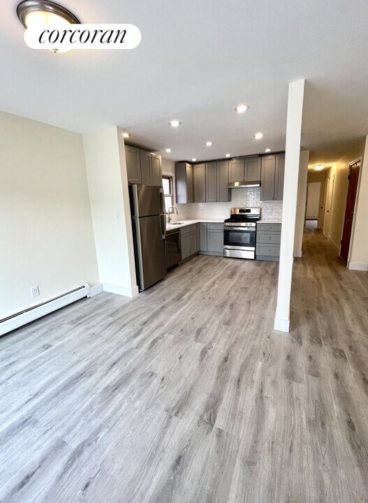 15-35 209th St in Queens, NY - Building Photo