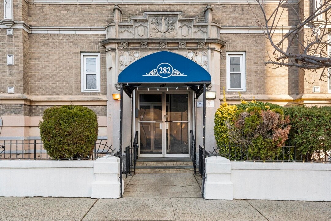 282 Magnolia Ave in Jersey City, NJ - Building Photo
