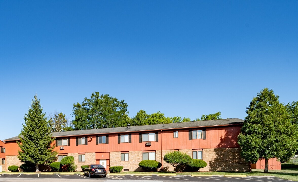 Courtside Apartments in Geneseo, NY - Foto de edificio