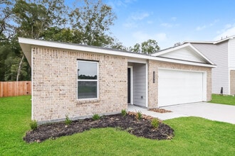 10070 Cerritos dr in Cut And Shoot, TX - Building Photo - Building Photo