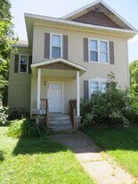 422 Superior St in Chippewa Falls, WI - Building Photo