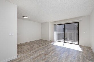 Scoville-10418 in Sunland, CA - Foto de edificio - Interior Photo